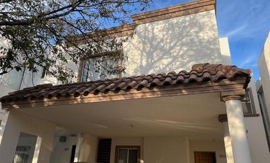 Casa en condominio en renta en Brisas de Valle Alto, Monterrey