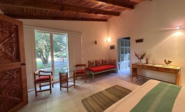 RENTA CASA EN TEMASCALTEPEC, ESTADO DE
MEXICO. CASI 2000 M2, GRANDES JARDINES Y
HERMOSOS ARBOLES. A 30 MINUTOS DE
AVANDARO Y VALLE DE BRAVO
