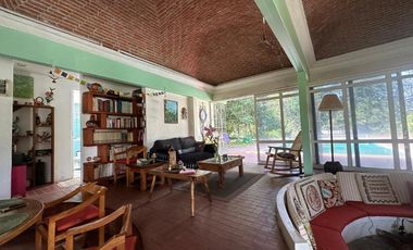RENTA CASA EN TEMASCALTEPEC, ESTADO DE
MEXICO. CASI 2000 M2, GRANDES JARDINES Y
HERMOSOS ARBOLES. A 30 MINUTOS DE
AVANDARO Y VALLE DE BRAVO
