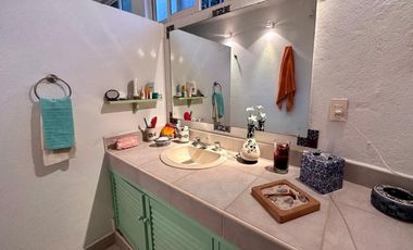 RENTA CASA EN TEMASCALTEPEC, ESTADO DE
MEXICO. CASI 2000 M2, GRANDES JARDINES Y
HERMOSOS ARBOLES. A 30 MINUTOS DE
AVANDARO Y VALLE DE BRAVO