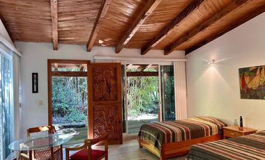 RENTA CASA EN TEMASCALTEPEC, ESTADO DE
MEXICO. CASI 2000 M2, GRANDES JARDINES Y
HERMOSOS ARBOLES. A 30 MINUTOS DE
AVANDARO Y VALLE DE BRAVO