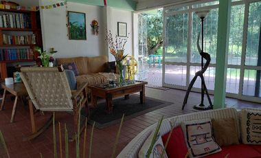 RENTA CASA EN TEMASCALTEPEC, ESTADO DE
MEXICO. CASI 2000 M2, GRANDES JARDINES Y
HERMOSOS ARBOLES. A 30 MINUTOS DE
AVANDARO Y VALLE DE BRAVO