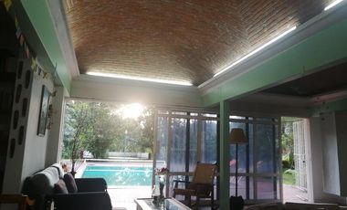 RENTA CASA EN TEMASCALTEPEC, ESTADO DE
MEXICO. CASI 2000 M2, GRANDES JARDINES Y
HERMOSOS ARBOLES. A 30 MINUTOS DE
AVANDARO Y VALLE DE BRAVO
