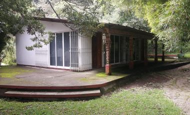 RENTA CASA EN TEMASCALTEPEC, ESTADO DE
MEXICO. CASI 2000 M2, GRANDES JARDINES Y
HERMOSOS ARBOLES. A 30 MINUTOS DE
AVANDARO Y VALLE DE BRAVO