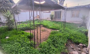 Linda Casa con un Amplio Patio .  El Monte