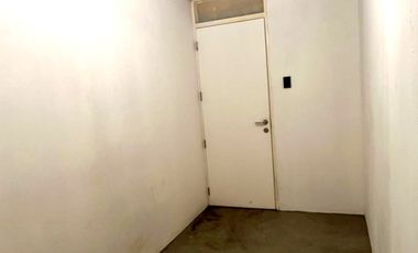 Bodegas en edificio de oficinas clase A