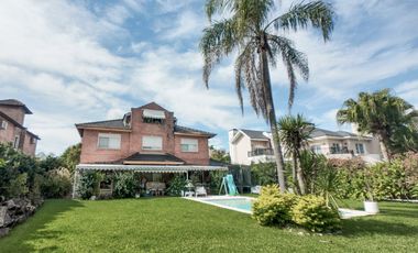 VENTA CASA 7 AMB - CLUB DE CAMPO PUEYRREDON