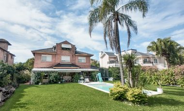 VENTA CASA 7 AMB - CLUB DE CAMPO PUEYRREDON