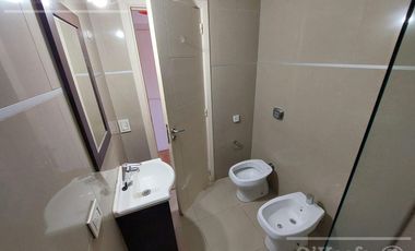 DEPARTAMENTO EN ALQUILER 2 AMB, EN QUILMES OESTE (SOBRE AVENIDA)