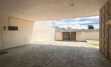 Casa Nicolás Bravo, Centro