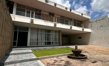 Casa Nicolás Bravo, Centro