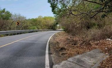 22.7 por la carretera Colima-Manzanillo