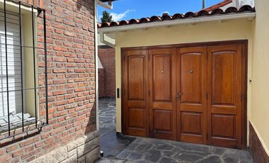 Casa 3 ambientes con PATIO y COCHERA en Wilde