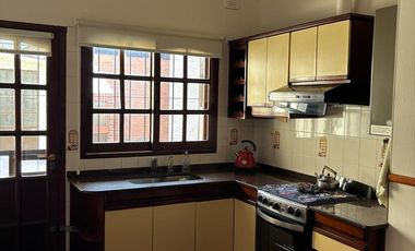Casa 3 ambientes con PATIO y COCHERA en Wilde