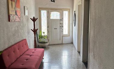 Casa 3 ambientes con PATIO y COCHERA en Wilde