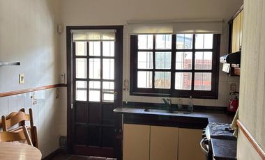 Casa 3 ambientes con PATIO y COCHERA en Wilde