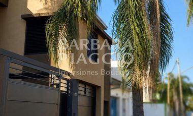 AMPLIA CASA EN GUADALUPE - Javier de la Rosa al 800