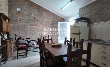 AMPLIA CASA EN GUADALUPE - Javier de la Rosa al 800