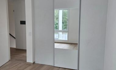 Venta Casa Duplex de 3 dormitorios en housing con amenities y financiación propia