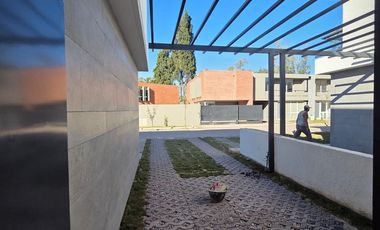 Venta Casa Duplex de 3 dormitorios en housing con amenities y financiación propia