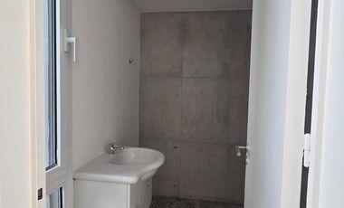 Venta Casa Duplex de 3 dormitorios en housing con amenities y financiación propia