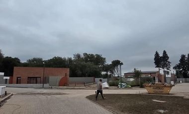 Venta Casa Duplex de 3 dormitorios en housing con amenities y financiación propia