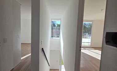 Venta Casa Duplex de 3 dormitorios en housing con amenities y financiación propia