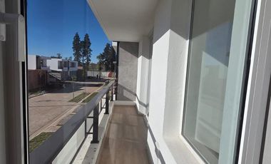 Venta Casa Duplex de 3 dormitorios en housing con amenities y financiación propia