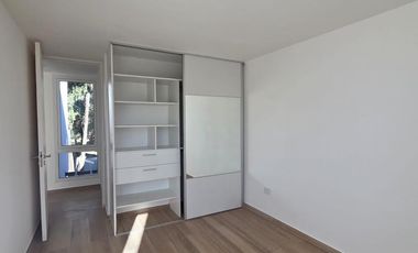 Venta Casa Duplex de 3 dormitorios en housing con amenities y financiación propia