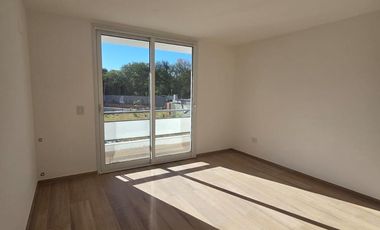 Venta Casa Duplex de 3 dormitorios en housing con amenities y financiación propia