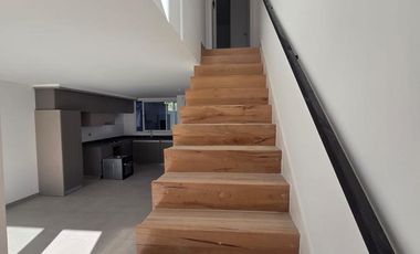 Venta Casa Duplex de 3 dormitorios en housing con amenities y financiación propia