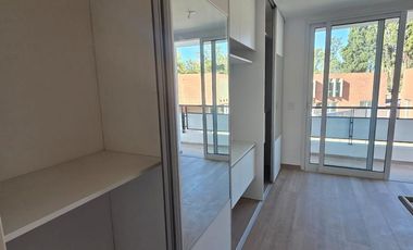 Venta Casa Duplex de 3 dormitorios en housing con amenities y financiación propia