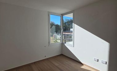 Venta Casa Duplex de 3 dormitorios en housing con amenities y financiación propia