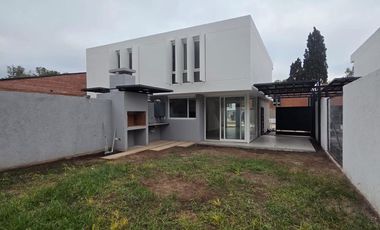 Venta Casa Duplex de 3 dormitorios en housing con amenities y financiación propia