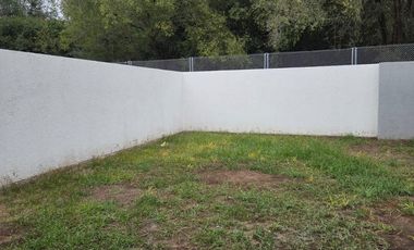 Venta Casa Duplex de 3 dormitorios en housing con amenities y financiación propia