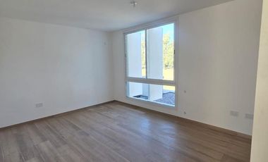 Venta Casa Duplex de 3 dormitorios en housing con amenities y financiación propia