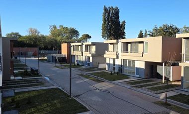 Casa alquiler en  Housing Las Veras duplex de 2 dormitorios con patio valle escondido