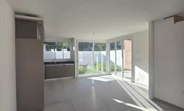 Casa alquiler en  Housing Las Veras duplex de 2 dormitorios con patio valle escondido