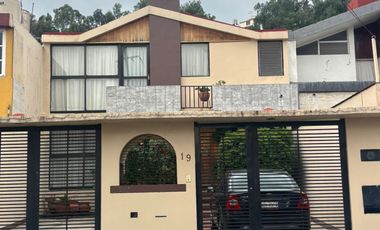 CASA EN VENTA EN FUENTES DE SATELITE DE 180 M2 CON 3 RECAMARAS Y 2 GARAGES