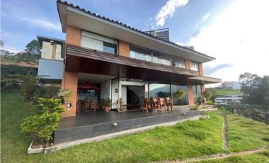 Casa Campestre De 2 Niveles Con Imponente Vista  En Venta En Sabaneta