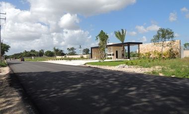 Lote de entrega inmediata en Privada Camelia, Sitpach, Mérida.
