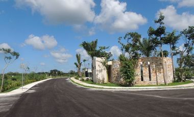 Lote de entrega inmediata en Privada Camelia, Sitpach, Mérida.