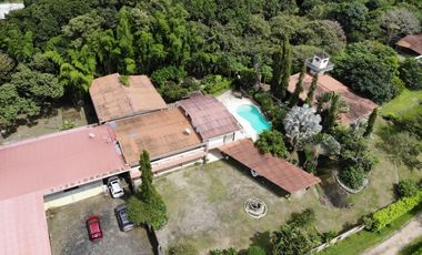 SE VENDE FINCA EN ANTON  CON AREA DE PRODUCCION Y CABALLERIZAS