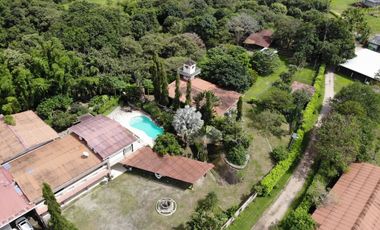 SE VENDE FINCA EN ANTON  CON AREA DE PRODUCCION Y CABALLERIZAS