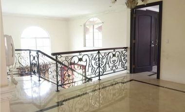 Se vende Casa en Condado del rey , Residencial  Altos del fresno