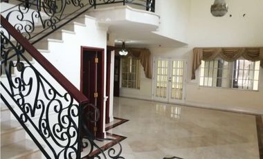 Se vende Casa en Condado del rey , Residencial  Altos del fresno