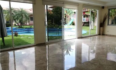 Se vende Casa en Condado del rey , Residencial  Altos del fresno