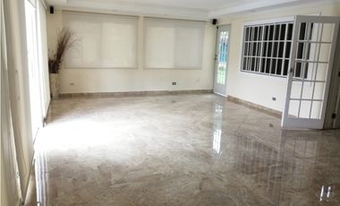 Se vende Casa en Condado del rey , Residencial  Altos del fresno