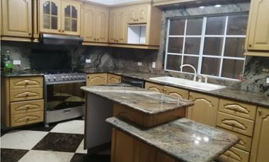 Se vende Casa en Condado del rey , Residencial  Altos del fresno