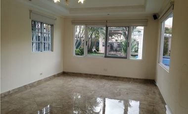 Se vende Casa en Condado del rey , Residencial  Altos del fresno